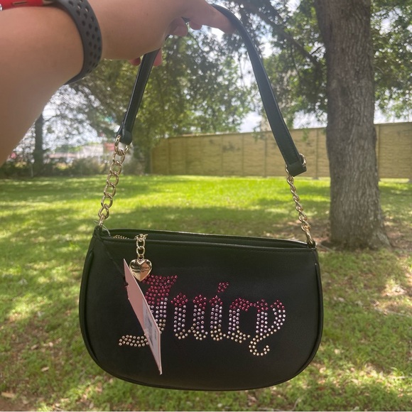 New Juicy Couture Shoulder Bag
Liquorice Be Classic II Shoulder Bag
New - Picture 13 of 13